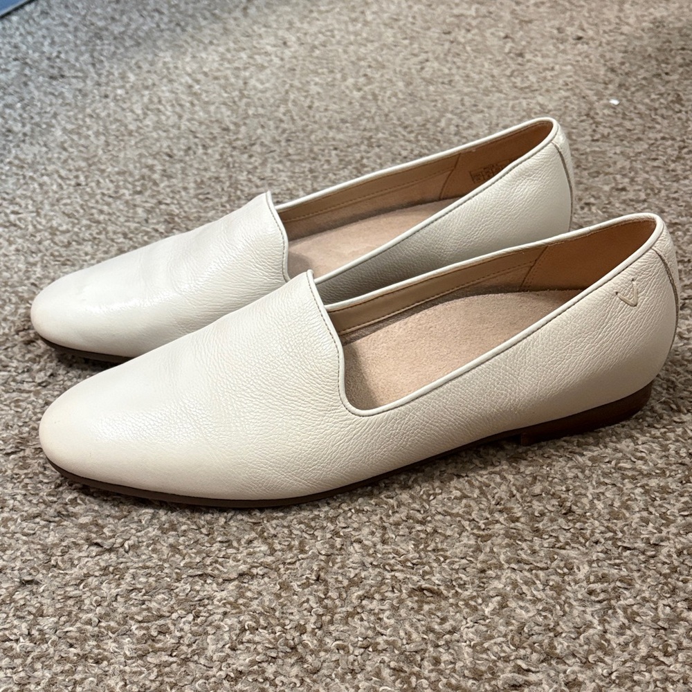 Vionic Willa Cream Leather Flats